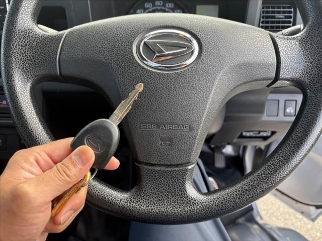 ハイゼットトラック ジャンボＳＡＩＩＩｔ　★ＡＴ★スマートアシスト３★車線逸脱警報★誤発信抑制制御機能★先行車発信お知らせ機能★フルセグナビ★Ｂカメラ★ＤＶＤ再生★Ｂｌｕｅｔｏｏｔｈ★キーレス★社外アルミ★ＥＴＣ★横滑り防止★バニティミラー（6枚目）