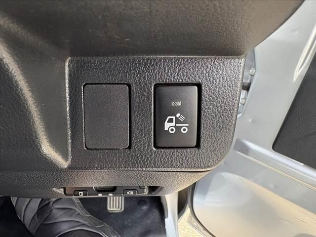 ハイゼットトラック ジャンボＳＡＩＩＩｔ　★ＡＴ★スマートアシスト３★車線逸脱警報★誤発信抑制制御機能★先行車発信お知らせ機能★フルセグナビ★Ｂカメラ★ＤＶＤ再生★Ｂｌｕｅｔｏｏｔｈ★キーレス★社外アルミ★ＥＴＣ★横滑り防止★バニティミラー（7枚目）