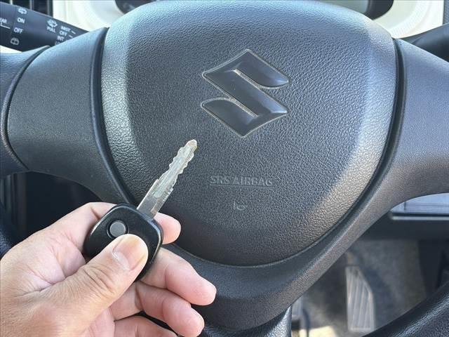 アルト F ★4WD★5MT★キーレス★CDオーディオ★シートヒーター★ヘッドライトレベライザー★横滑り防止★セキュリティアラーム★マルチインフォメーションディスプレイ★リア一体可倒式シート★ABS★WSRS(4枚目)