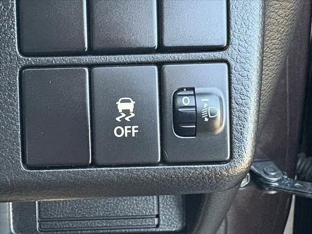 アルト F ★4WD★5MT★キーレス★CDオーディオ★シートヒーター★ヘッドライトレベライザー★横滑り防止★セキュリティアラーム★マルチインフォメーションディスプレイ★リア一体可倒式シート★ABS★WSRS(7枚目)