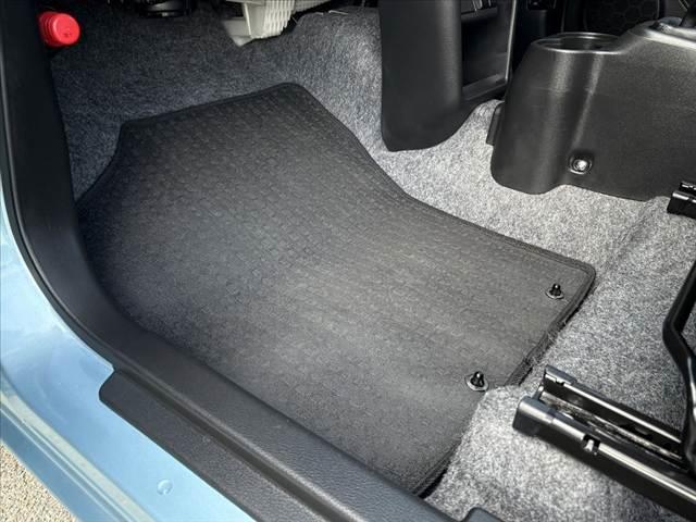 アルト F ★後期★5MT★オートライト★キーレス★純正CDオーディオ★ヘッドライトレベライザー★横滑り防止★セキュリティアラーム★リア一体可倒式シート★マルチインフォメーションディスプレイ★WSRS★ABS(33枚目)