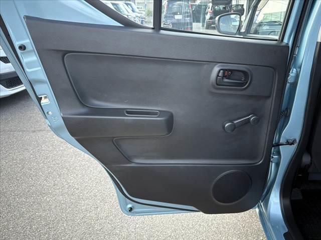 アルト F ★後期★5MT★オートライト★キーレス★純正CDオーディオ★ヘッドライトレベライザー★横滑り防止★セキュリティアラーム★リア一体可倒式シート★マルチインフォメーションディスプレイ★WSRS★ABS(34枚目)