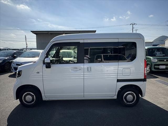 納車整備は法定点検、オイル交換、エレメント交換、ＡＣフィルター交換、前後ワイパー交換を実施しています。