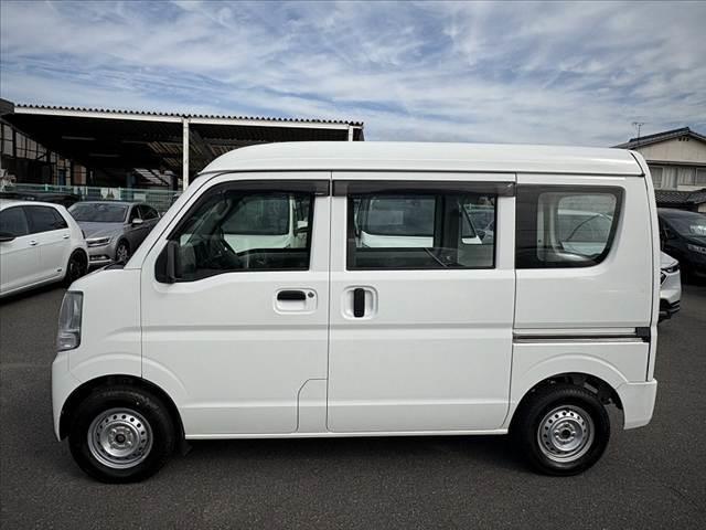 納車整備は法定点検、オイル交換、エレメント交換、ＡＣフィルター交換、前後ワイパー交換を実施しています。