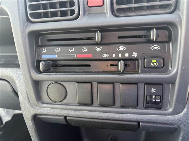キャリイトラック KCエアコン・パワステ ★エアコン★パワステ★三方開★荷台ゴムマット★乗降グリップ★ラジオ(3枚目)