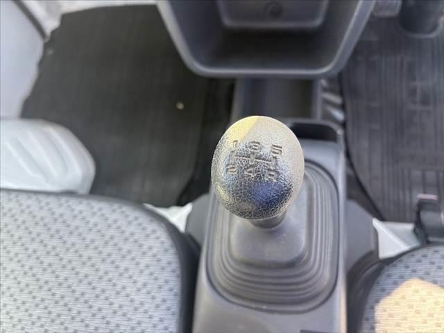 キャリイトラック KCエアコン・パワステ ★エアコン★パワステ★三方開★荷台ゴムマット★乗降グリップ★ラジオ(5枚目)