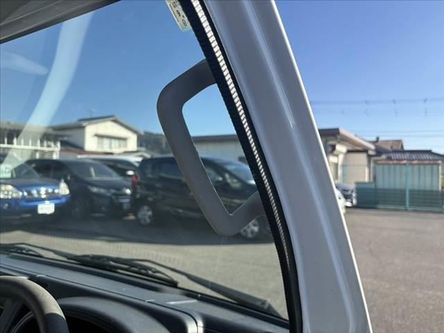 キャリイトラック KCエアコン・パワステ ★エアコン★パワステ★三方開★荷台ゴムマット★乗降グリップ★ラジオ(6枚目)