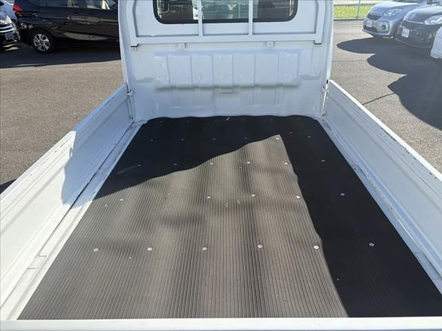 キャリイトラック KCエアコン・パワステ ★エアコン★パワステ★三方開★荷台ゴムマット★乗降グリップ★ラジオ(7枚目)