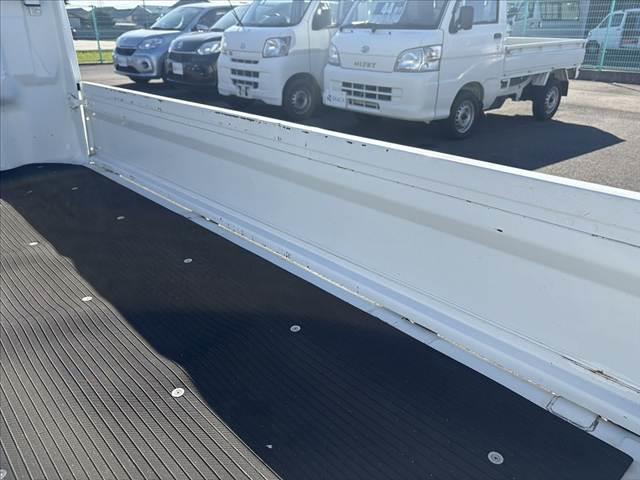 キャリイトラック KCエアコン・パワステ ★エアコン★パワステ★三方開★荷台ゴムマット★乗降グリップ★ラジオ(21枚目)