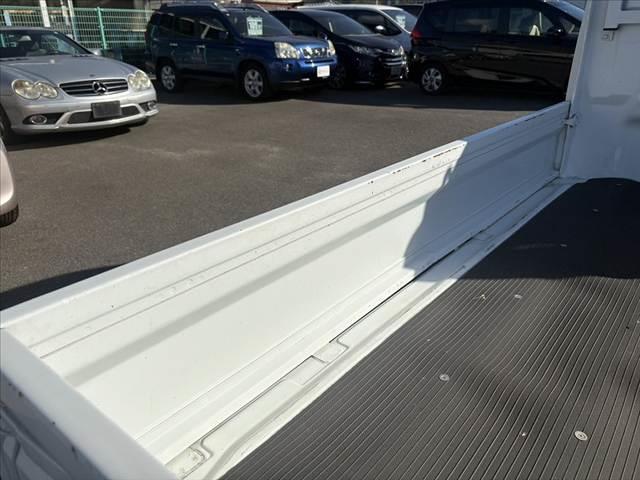 キャリイトラック KCエアコン・パワステ ★エアコン★パワステ★三方開★荷台ゴムマット★乗降グリップ★ラジオ(22枚目)