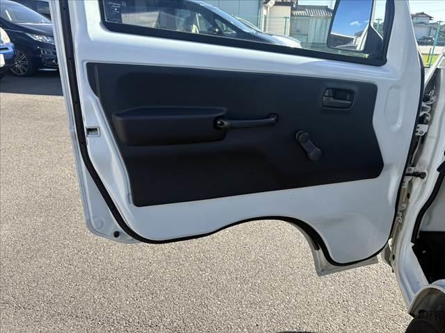 キャリイトラック KCエアコン・パワステ ★エアコン★パワステ★三方開★荷台ゴムマット★乗降グリップ★ラジオ(26枚目)