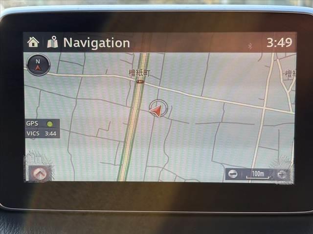 アクセラスポーツ １５Ｓ　６ＭＴ　純正ナビ　Ｂカメラ　Ｂｌｕｅｔｏｏｔｈ　スマートキー　プッシュスタート　電格ミラー　純正アルミ　シートリフター　バニティミラー　プライバシーガラス　革巻きハンドル　横滑り防止　ＥＴＣ（4枚目）