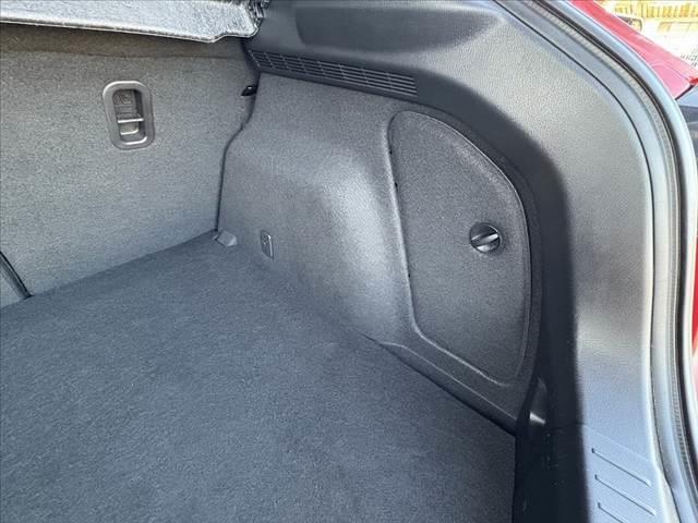 アクセラスポーツ １５Ｓ　６ＭＴ　純正ナビ　Ｂカメラ　Ｂｌｕｅｔｏｏｔｈ　スマートキー　プッシュスタート　電格ミラー　純正アルミ　シートリフター　バニティミラー　プライバシーガラス　革巻きハンドル　横滑り防止　ＥＴＣ（32枚目）