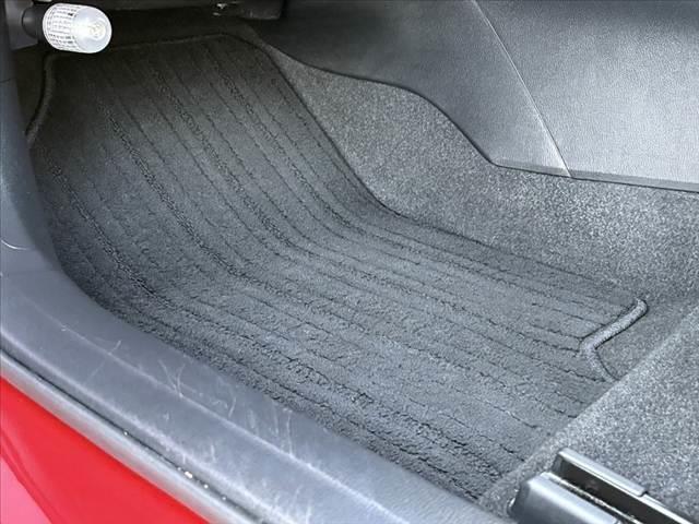 アクセラスポーツ １５Ｓ　６ＭＴ　純正ナビ　Ｂカメラ　Ｂｌｕｅｔｏｏｔｈ　スマートキー　プッシュスタート　電格ミラー　純正アルミ　シートリフター　バニティミラー　プライバシーガラス　革巻きハンドル　横滑り防止　ＥＴＣ（37枚目）