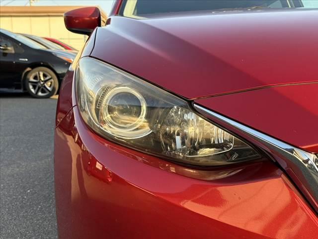 アクセラスポーツ １５Ｓ　６ＭＴ　純正ナビ　Ｂカメラ　Ｂｌｕｅｔｏｏｔｈ　スマートキー　プッシュスタート　電格ミラー　純正アルミ　シートリフター　バニティミラー　プライバシーガラス　革巻きハンドル　横滑り防止　ＥＴＣ（42枚目）