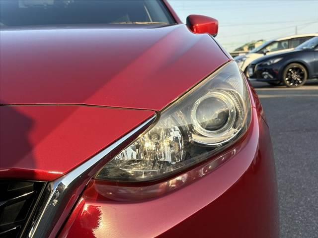 アクセラスポーツ １５Ｓ　６ＭＴ　純正ナビ　Ｂカメラ　Ｂｌｕｅｔｏｏｔｈ　スマートキー　プッシュスタート　電格ミラー　純正アルミ　シートリフター　バニティミラー　プライバシーガラス　革巻きハンドル　横滑り防止　ＥＴＣ（43枚目）