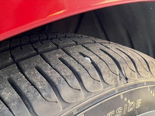 アクセラスポーツ １５Ｓ　６ＭＴ　純正ナビ　Ｂカメラ　Ｂｌｕｅｔｏｏｔｈ　スマートキー　プッシュスタート　電格ミラー　純正アルミ　シートリフター　バニティミラー　プライバシーガラス　革巻きハンドル　横滑り防止　ＥＴＣ（47枚目）