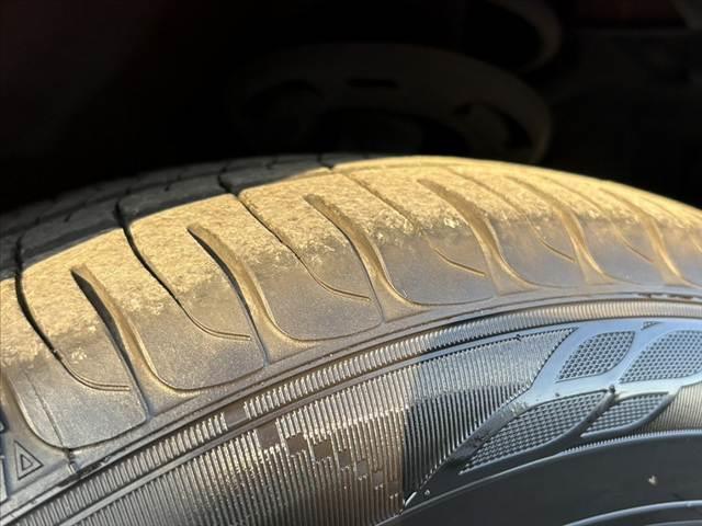 アクセラスポーツ １５Ｓ　６ＭＴ　純正ナビ　Ｂカメラ　Ｂｌｕｅｔｏｏｔｈ　スマートキー　プッシュスタート　電格ミラー　純正アルミ　シートリフター　バニティミラー　プライバシーガラス　革巻きハンドル　横滑り防止　ＥＴＣ（51枚目）