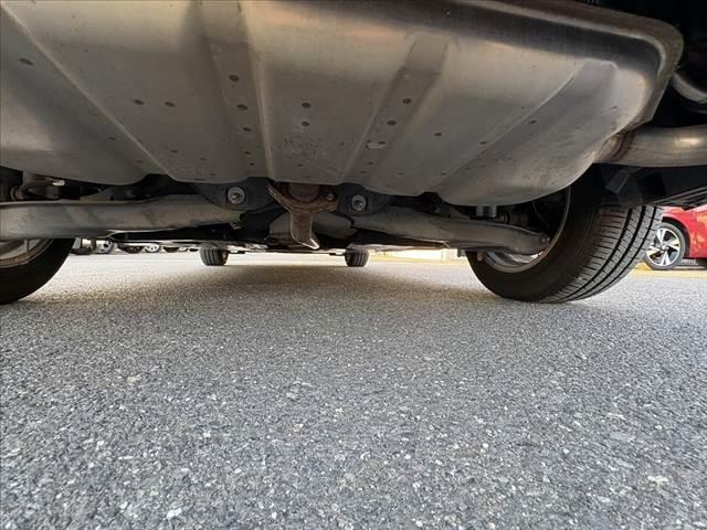 アクセラスポーツ １５Ｓ　６ＭＴ　純正ナビ　Ｂカメラ　Ｂｌｕｅｔｏｏｔｈ　スマートキー　プッシュスタート　電格ミラー　純正アルミ　シートリフター　バニティミラー　プライバシーガラス　革巻きハンドル　横滑り防止　ＥＴＣ（55枚目）