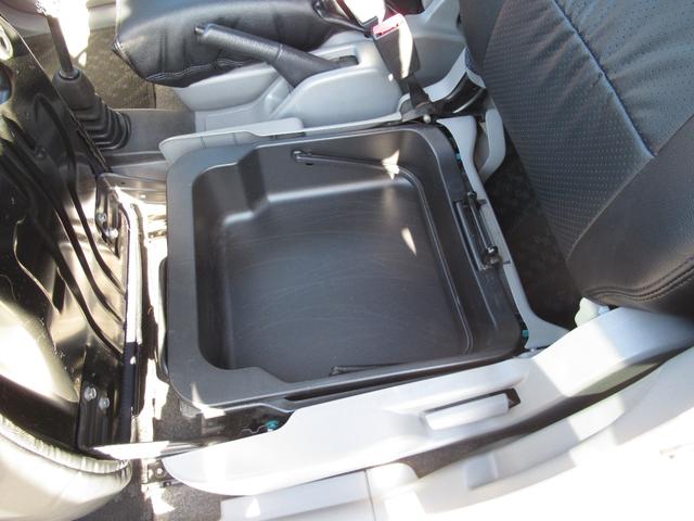 ワゴンR FX 5MT エアロ エアクリ マフラー サス MOMO タコ TVナビ 整備・外装磨・車内清掃(66枚目)