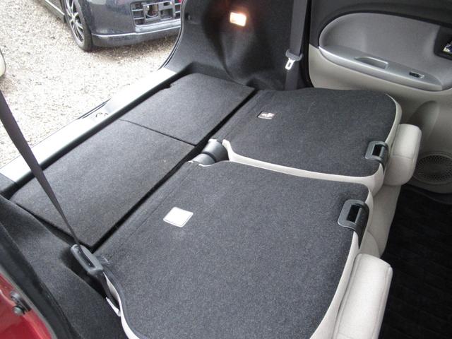 �V�[�g��|���Α傫�ȉו����^�ׂ܂��B