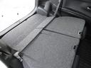 シートを倒せば大きな荷物も運べます。