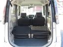 シートを倒せば大きな荷物も運べます。