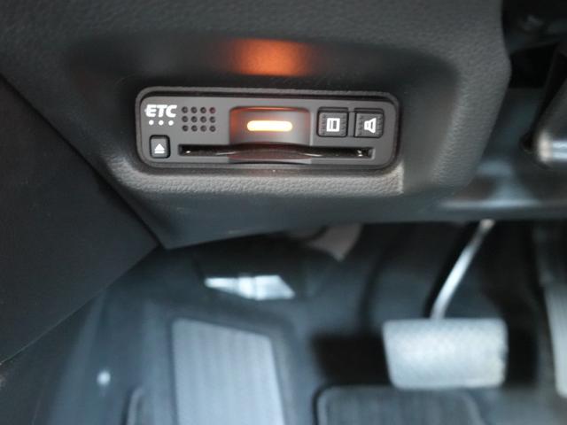 フィットハイブリッド Ｆ　ワンオーナー　禁煙車　ホンダギャザーズナビＶＸＭ１９４ＶＦｉ　ＴＶ　ＴＵＮＥＲ　ＢＴ接続　ＤＶＤ／ＣＤ　ＥＴＣ車載器　ドライブレコーダー前（8枚目）