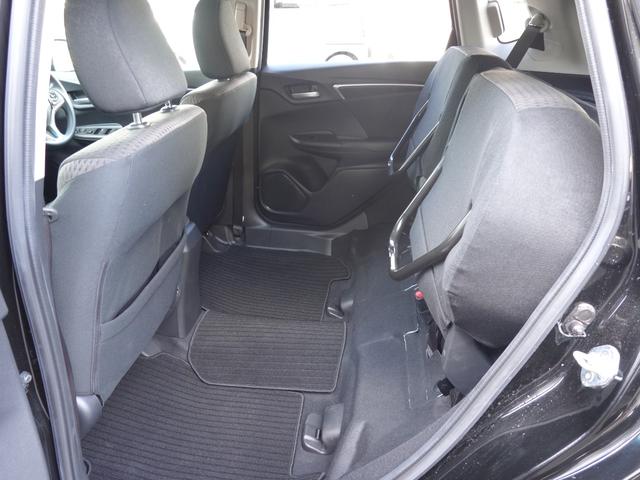 フィットハイブリッド Ｆ　ワンオーナー　禁煙車　ホンダギャザーズナビＶＸＭ１９４ＶＦｉ　ＴＶ　ＴＵＮＥＲ　ＢＴ接続　ＤＶＤ／ＣＤ　ＥＴＣ車載器　ドライブレコーダー前（29枚目）