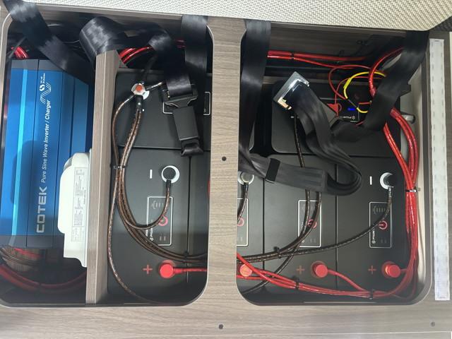 カムロード ナッツＲＶ　クレア５．３Ｘ　ハイパーエボリューションＩＩＩ　フロントフェイスパネル／フロントエアロバンパー／後部室内カーペット／アラウンドビューモニター／６０Ｌ給排水タンク／レンジフード／サイドオーニング３Ｍ／ソーラーパネル／家庭用エアコン／ＦＦヒーター（17枚目）