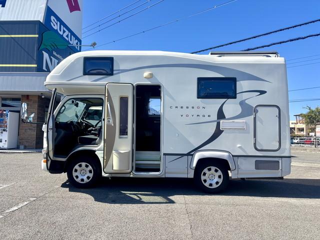 カムロード ナッツRV クレソンボヤージュ タイプW 400Ahリチウムバッテリー 1500Wインバーター 家庭用エアコン 冷蔵庫 電子レンジ テレビ MAXファン シンク FFヒーター マルチルーム ナビ フルセグ ETC バックモニター ドラレコ(5枚目)