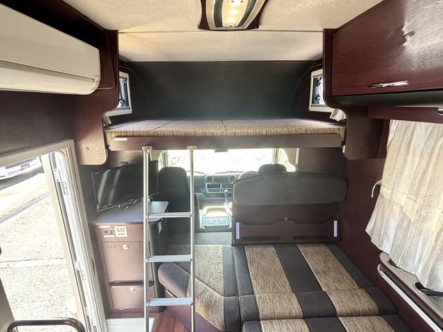 カムロード ナッツRV クレソンボヤージュ タイプW 400Ahリチウムバッテリー 1500Wインバーター 家庭用エアコン 冷蔵庫 電子レンジ テレビ MAXファン シンク FFヒーター マルチルーム ナビ フルセグ ETC バックモニター ドラレコ(13枚目)