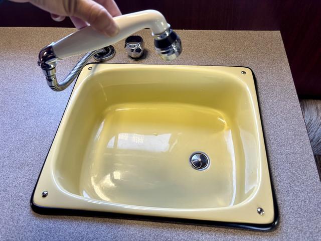 カムロード ナッツRV クレソンボヤージュ タイプW 400Ahリチウムバッテリー 1500Wインバーター 家庭用エアコン 冷蔵庫 電子レンジ テレビ MAXファン シンク FFヒーター マルチルーム ナビ フルセグ ETC バックモニター ドラレコ(23枚目)