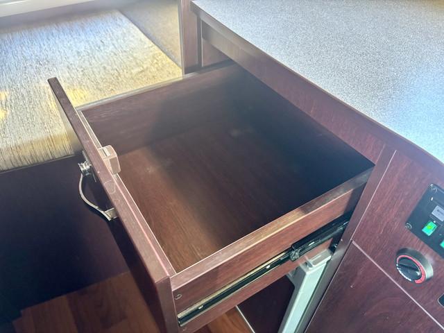 カムロード ナッツRV クレソンボヤージュ タイプW 400Ahリチウムバッテリー 1500Wインバーター 家庭用エアコン 冷蔵庫 電子レンジ テレビ MAXファン シンク FFヒーター マルチルーム ナビ フルセグ ETC バックモニター ドラレコ(29枚目)