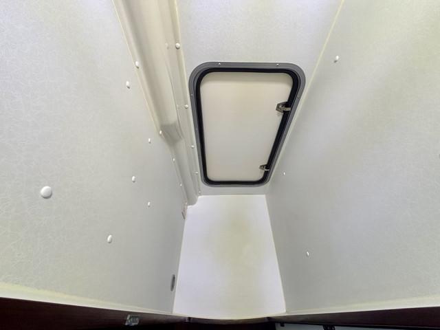 カムロード ナッツRV クレソンボヤージュ タイプW 400Ahリチウムバッテリー 1500Wインバーター 家庭用エアコン 冷蔵庫 電子レンジ テレビ MAXファン シンク FFヒーター マルチルーム ナビ フルセグ ETC バックモニター ドラレコ(32枚目)