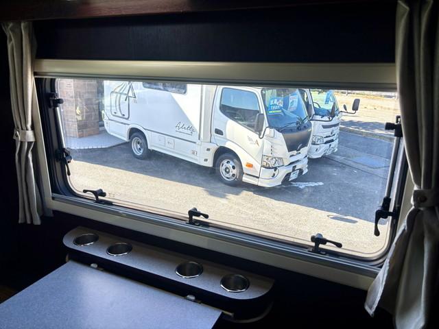 カムロード ナッツRV クレソンボヤージュ タイプW 400Ahリチウムバッテリー 1500Wインバーター 家庭用エアコン 冷蔵庫 電子レンジ テレビ MAXファン シンク FFヒーター マルチルーム ナビ フルセグ ETC バックモニター ドラレコ(37枚目)