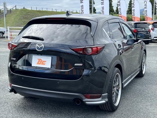 ＣＸ－５ ＸＤ　Ｌパッケージ　電動サンルーフ　ＢＯＳＥサウンドシステム　マツダコネクト　Ｂカメラ　革シート　スマートキー　電動格納ミラー　ステリモ　ＥＴＣ　シートヒーター　パワーシート　Ｐガラス　レーダークルーズ　ＡＣＣ（13枚目）