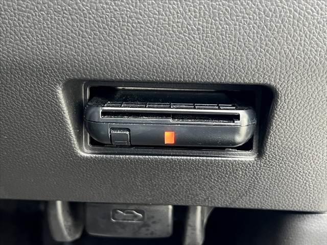 スイフト ＸＧ　運転席シートヒーター　プッシュスタート　社外ナビ／ワンセグＴＶ／ＤＶＤ　ＥＴＣ　オートエアコン　ライト　ヘッドライトレベライザー　アクセサリーソケット　電格ミラー　シートリフター　間欠ワイパー（4枚目）