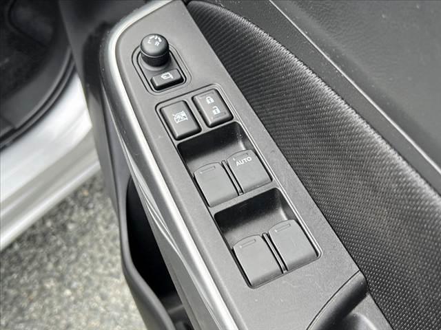スイフト ＸＧ　運転席シートヒーター　プッシュスタート　社外ナビ／ワンセグＴＶ／ＤＶＤ　ＥＴＣ　オートエアコン　ライト　ヘッドライトレベライザー　アクセサリーソケット　電格ミラー　シートリフター　間欠ワイパー（28枚目）