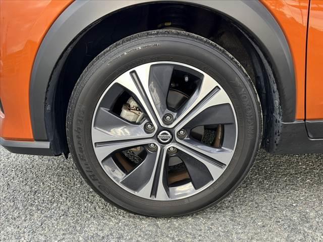 キックス Ｘ　ツートーンインテリアエディション　ツートン　アラウンドビューモニター　９型ナビ／フルセグ／ブルートゥース／ＤＶＤ再生　セーフティセンス　レーダークルーズ　シートヒーター　デジタルミラー　ステアリングヒーター　ルーフレール　ＬＥＤ　禁煙（41枚目）