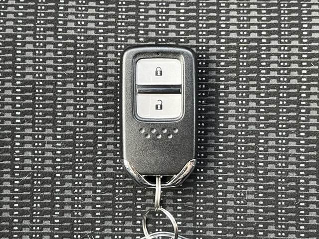 フィット 13G・Fパッケージ 純正ナビ/地デジ/DVD/BT ステリモ スマートキー Bモニター ETC Aストップ コーナーポール シートリフター Pスタート チルトステアリング 電格ミラー ウィンカーミラー(31枚目)