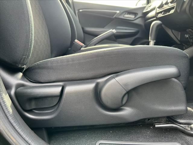 フィット 13G・Fパッケージ 純正ナビ/地デジ/DVD/BT ステリモ スマートキー Bモニター ETC Aストップ コーナーポール シートリフター Pスタート チルトステアリング 電格ミラー ウィンカーミラー(36枚目)