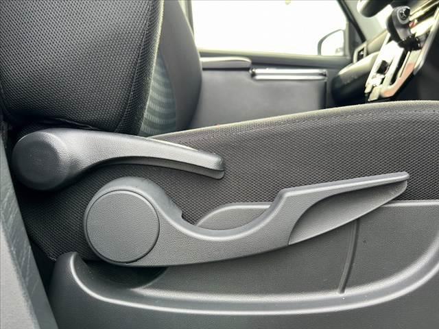 ルーミー カスタムG-T 9インチ純正ナビ/BT スマアシ バックカメラ フルセグTV ステリモ 両側電動スライドドア 禁煙 ETC スマートキー USBソケット LEDヘッドライト ドラレコ 電格ミラー(25枚目)