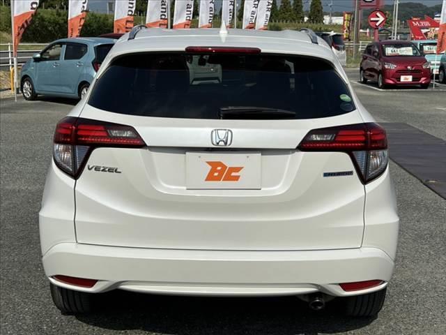 ヴェゼル ハイブリッドＺ　純正ナビ／Ｂｌｕｅｔｏｏｔｈ　バックカメラ　コンフォートビューＰＫＧ　ＬＥＤヘッド　シティーブレーキ　電動格納ミラー　革巻きステア　左右独立ＡＡＣ　ブラック革コンビシート　スマートキー（14枚目）