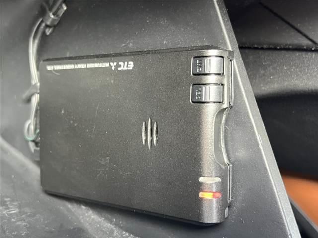 ヴェゼル ハイブリッドＺ　純正ナビ／Ｂｌｕｅｔｏｏｔｈ　バックカメラ　コンフォートビューＰＫＧ　ＬＥＤヘッド　シティーブレーキ　電動格納ミラー　革巻きステア　左右独立ＡＡＣ　ブラック革コンビシート　スマートキー（44枚目）