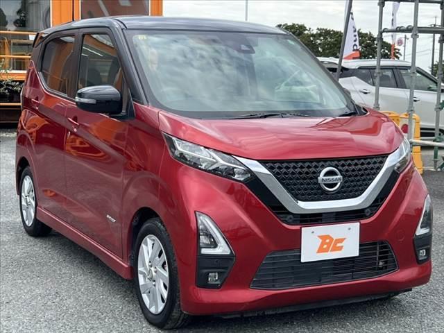 デイズ ハイウェイスター　Ｘ　中期　ツートン　ナビ　Ｂカメラ　インテリジェントエマブレ　ＬＥＤヘッド　ＦＲソナー　電動格納ミラー　スマートキー　バニティーミラー　オートエアコン　革巻きステア　シートバックポケット（10枚目）