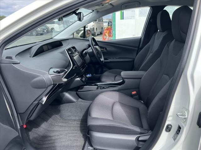 プリウス A 後期 禁煙 ナビ/フルセグ/Bluetooth/Bモニター セーフティセンス レーダークルーズ 車線逸脱 BSM ヘッドアップディスプレイ オートハイビーム パーキングサポート LEDヘッドライト(17枚目)