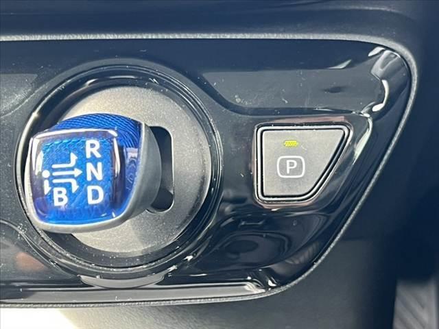 プリウス A 後期 禁煙 ナビ/フルセグ/Bluetooth/Bモニター セーフティセンス レーダークルーズ 車線逸脱 BSM ヘッドアップディスプレイ オートハイビーム パーキングサポート LEDヘッドライト(29枚目)