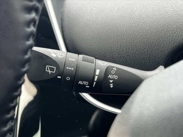 プリウス A 後期 禁煙 ナビ/フルセグ/Bluetooth/Bモニター セーフティセンス レーダークルーズ 車線逸脱 BSM ヘッドアップディスプレイ オートハイビーム パーキングサポート LEDヘッドライト(35枚目)