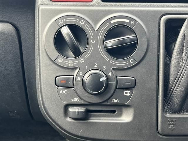 アルト VP 禁煙車 社外ナビ/ブルートゥース キーレス ETC エアコン パワーステアリング 横滑り防止 ヘッドライトレベライザー ドリンクホルダー バイザー マット アンチロックブレーキシステム エアバック(25枚目)